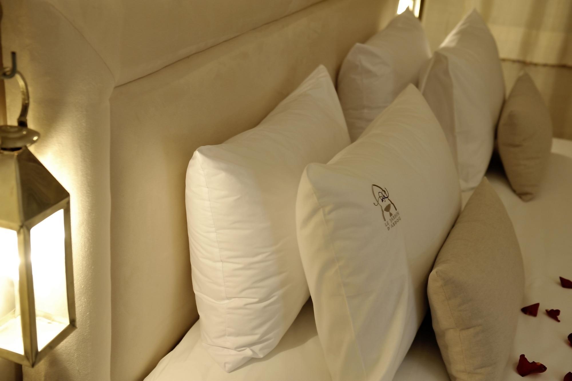 Riad Le Jardin D'Abdou Marrakesh Exteriör bild Pillows on a bed