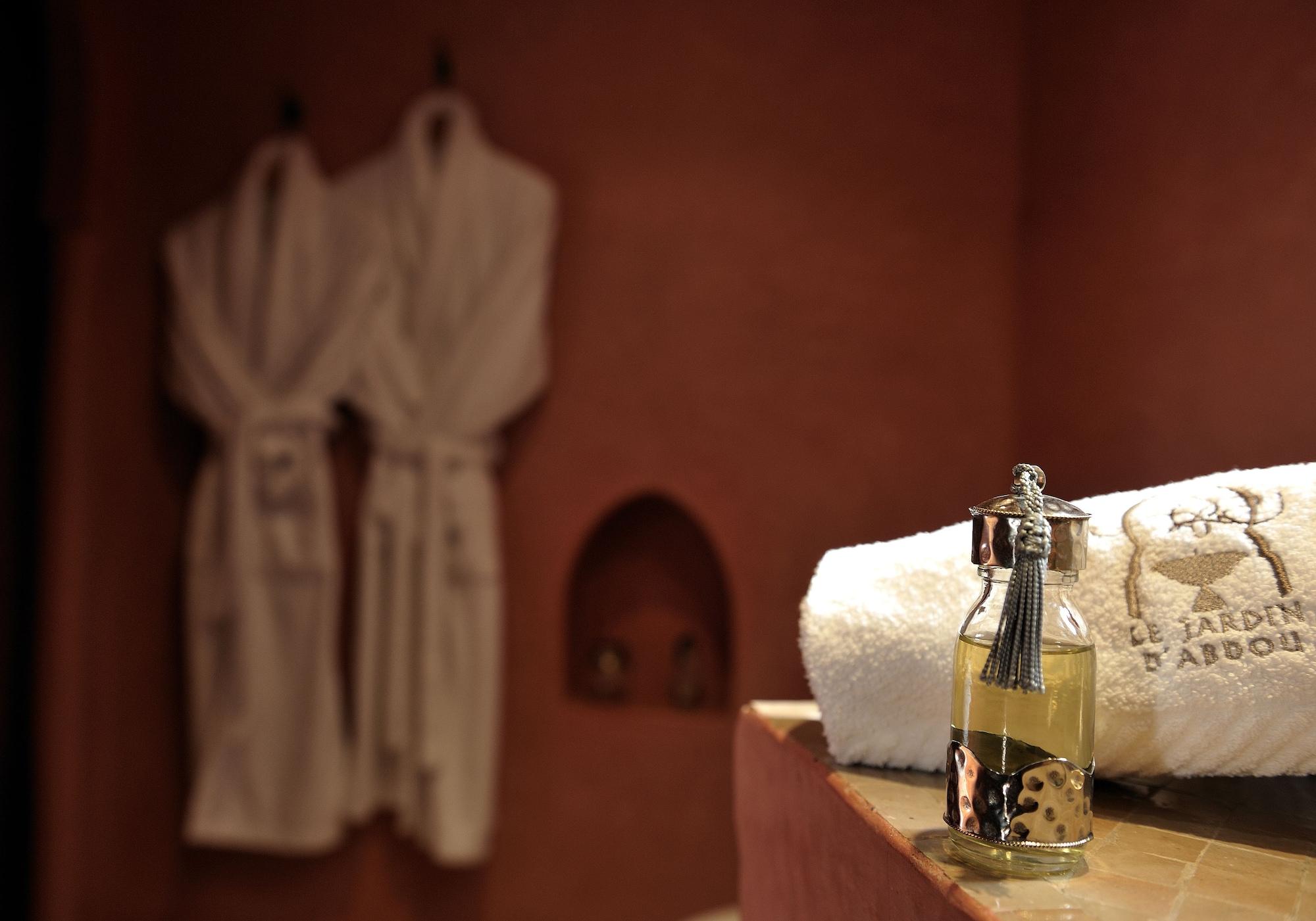 Riad Le Jardin D'Abdou Marrakesh Exteriör bild A bottle of massage oil