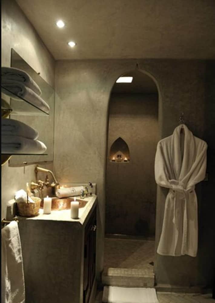 Riad Le Jardin D'Abdou Marrakesh Exteriör bild A spa bathroom