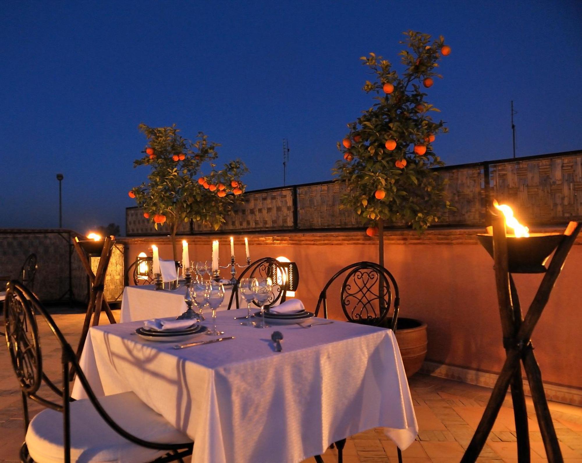 Riad Le Jardin D'Abdou Marrakesh Exteriör bild Rooftop dining at the hotel