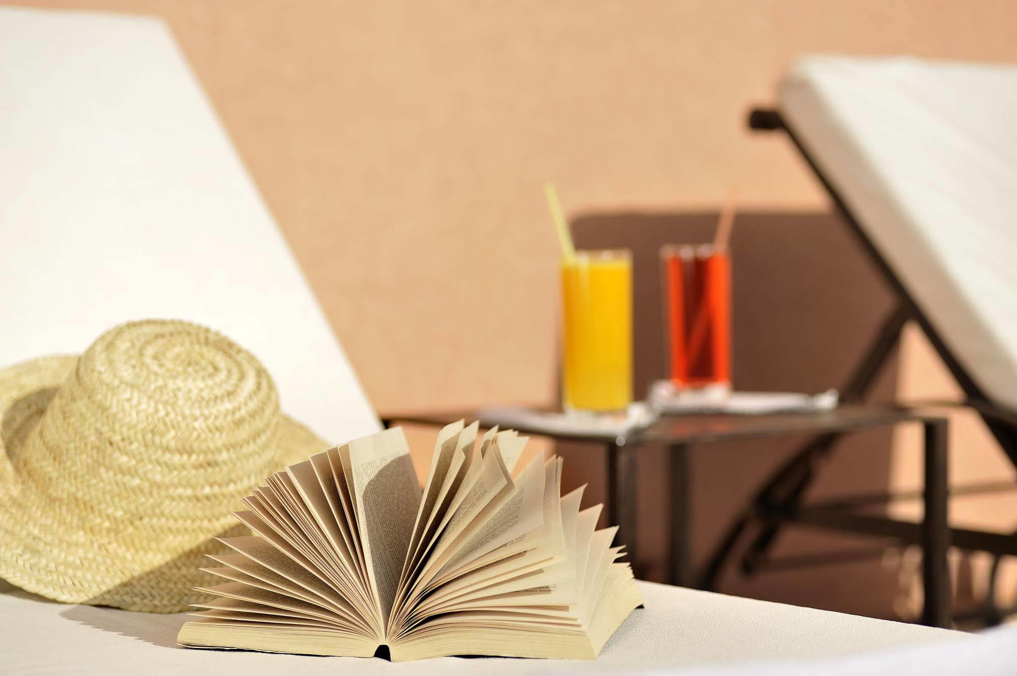 Riad Le Jardin D'Abdou Marrakesh Exteriör bild A book